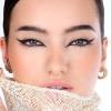 Eyeliner Andreia Ink Freak marrón, eyeliner líquido de alta precisión. Maquillaje profesional para ojos definidos.