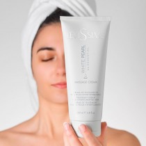 Tratamiento facial White Pearl de LeviSsime, ideal para masaje en cabina, mejora la textura y ayuda a reducir la pigmentación.