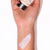 Base de maquillaje profesional Eveline 3 en 1 Wonder Match con serum y SPF20, para un acabado natural y protección solar.