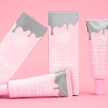 Tratamiento hidratante para piel seca BodyBoom, crema facial que mejora la textura y el confort.