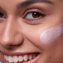 BodyBoom crema hidratante para piel seca 50ml, ideal para recuperar la suavidad y elasticidad del rostro.