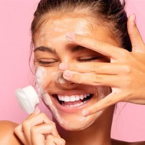 Crema para la cara BodyBoom, hidratante específica para piel mixta con textura fresca y no grasa.