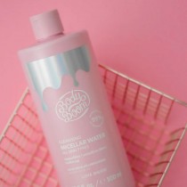 Agua micelar profesional BodyBoom 500ml, limpiador facial suave y eficaz para eliminar impurezas.