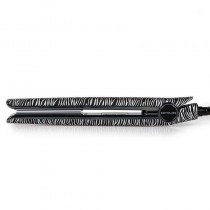 Plancha profesional Corioliss C1 Silver Zebra, ideal para alisar y moldear con precisión y estilo.