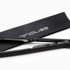 Plancha profesional Corioliss C3 Black Chrome Soft Touch, aparatología para peluqueros exigentes.