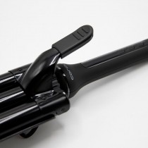 Tenacilla profesional para pelo Corioliss Triple Barrel, ondas duraderas y estilizadas.