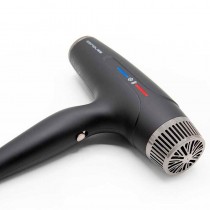 Secador profesional Corioliss Typhoon Black, potente, silencioso y eficiente para el uso diario.