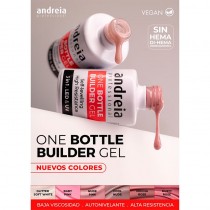 Gel constructor de textura fluida que deja un acabado blanco suave con brillo.