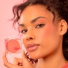 Maquillaje de alta calidad de la marca Andreia para uso profesional.