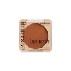 Polvo bronceador en tono claro con matices fríos para un acabado natural.