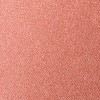 Polvo 3 en 1 que aporta color, brillo y definición al rostro. Ideal para un look fresco y profesional en un solo paso.