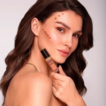bronceador líquido Eveline para contorneado profesional y diario