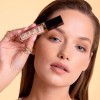 corrector líquido hidratante Eveline con ácido hialurónico